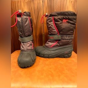 Sorel Flurry snow boots kids size 4 or women’s size 6 brown with red detail
